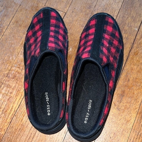 EASY Spirit Traveltime Buffalo check clogs, so sweet! Only worn twice. - Picture 7 of 7